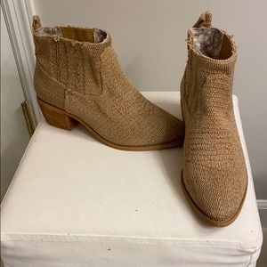 Band of Gypsies borderline booties size 9